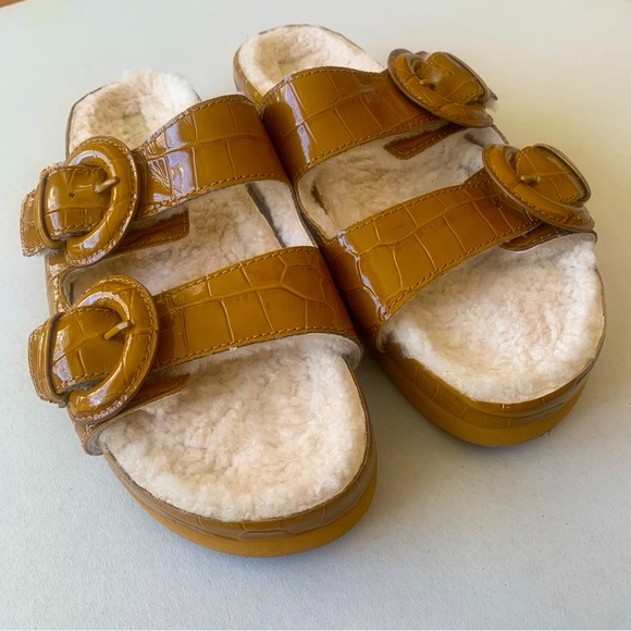 VINCE Glyn Shearling-Lined Croc-Embossed Sandals - Size 9 - Never Worn - Picture 2 of 7